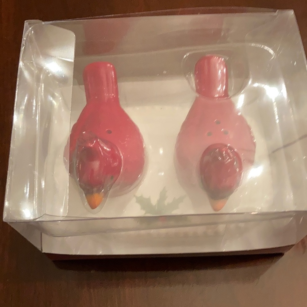 Salt n pepper cardinal shakers